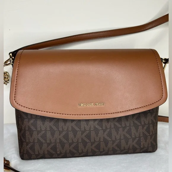 Michael Kors | Bags | Michael Kors Ida Flap Medium  display picture 3